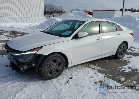 2023 Hyundai Elantra Sel z USA, uszkodzony, nr VIN 5NPLM4AG4PH104640
